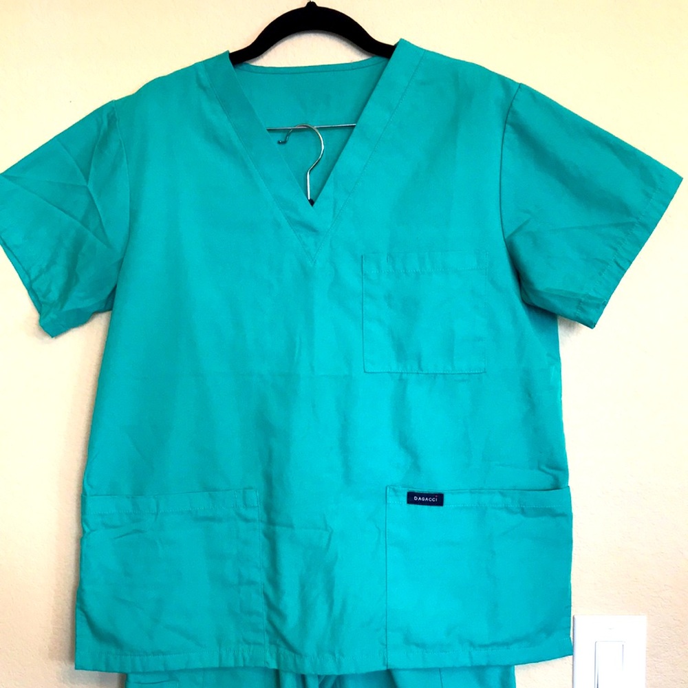 Green scrub set - Picture 3 of 12